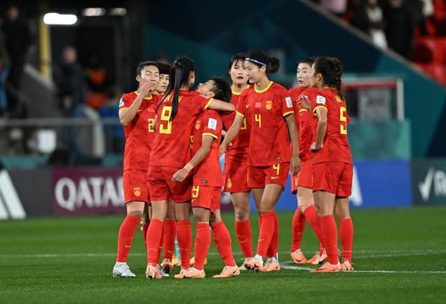 当AI能够参与剧本生成、特效制作甚至全流程内容生产，技术门槛的降低既是机遇也是挑战——它让